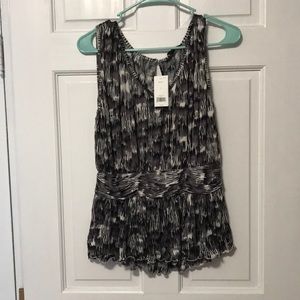 Banana republic gray white black print top small nwt v neck
